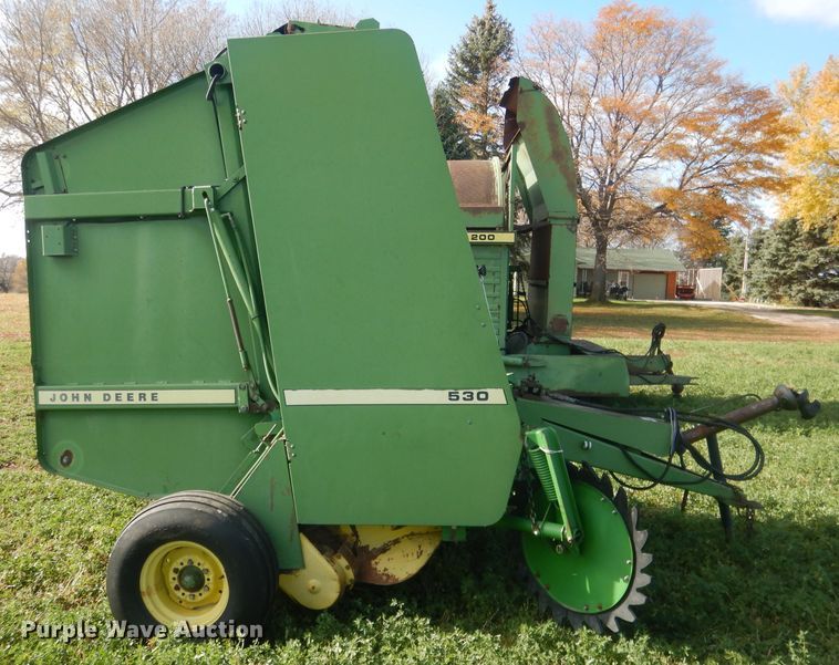image for item HU9320 1985 John Deere 530  round baler