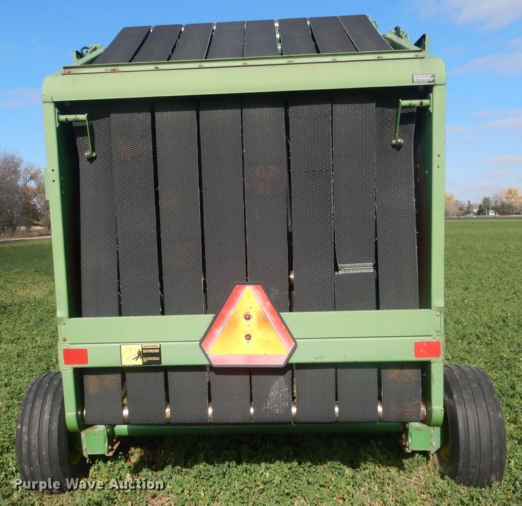 image for item HU9320 1985 John Deere 530  round baler