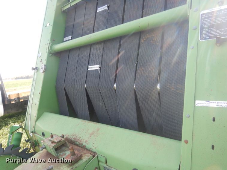 image for item HU9320 1985 John Deere 530  round baler