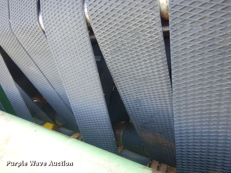 image for item HU9320 1985 John Deere 530  round baler