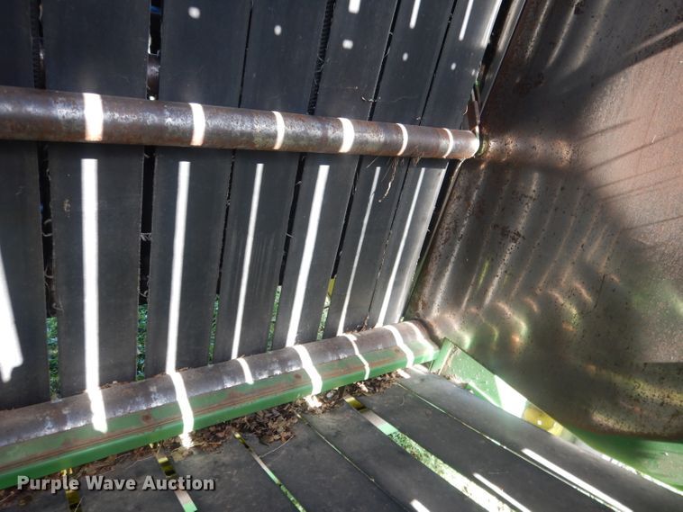 image for item HU9320 1985 John Deere 530  round baler