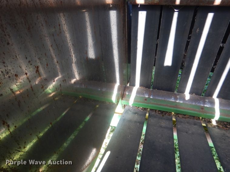 image for item HU9320 1985 John Deere 530  round baler