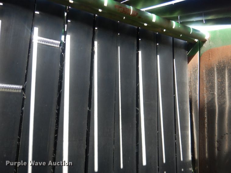 image for item HU9320 1985 John Deere 530  round baler