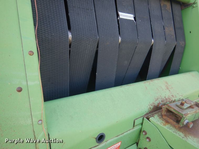 image for item HU9320 1985 John Deere 530  round baler