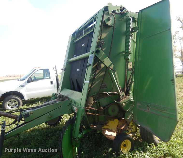 image for item HU9320 1985 John Deere 530  round baler