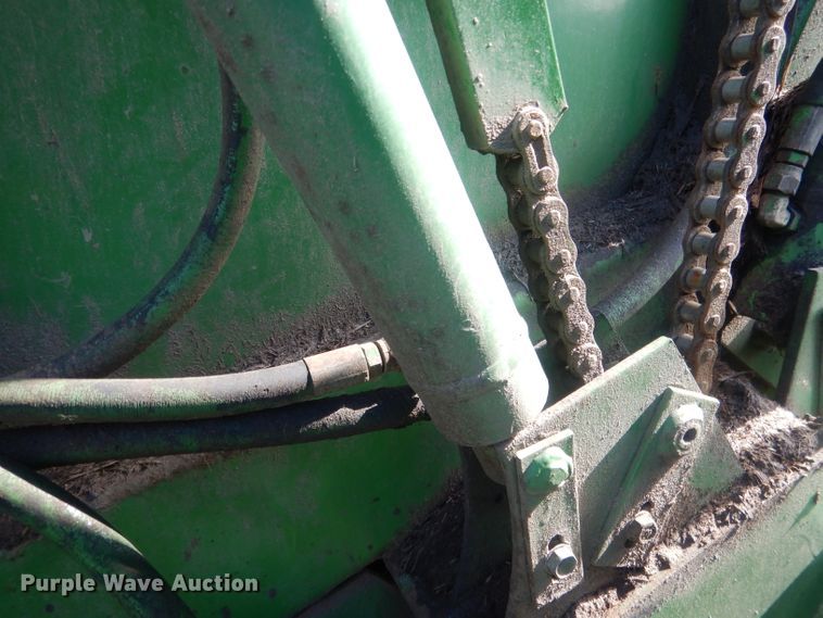 image for item HU9320 1985 John Deere 530  round baler