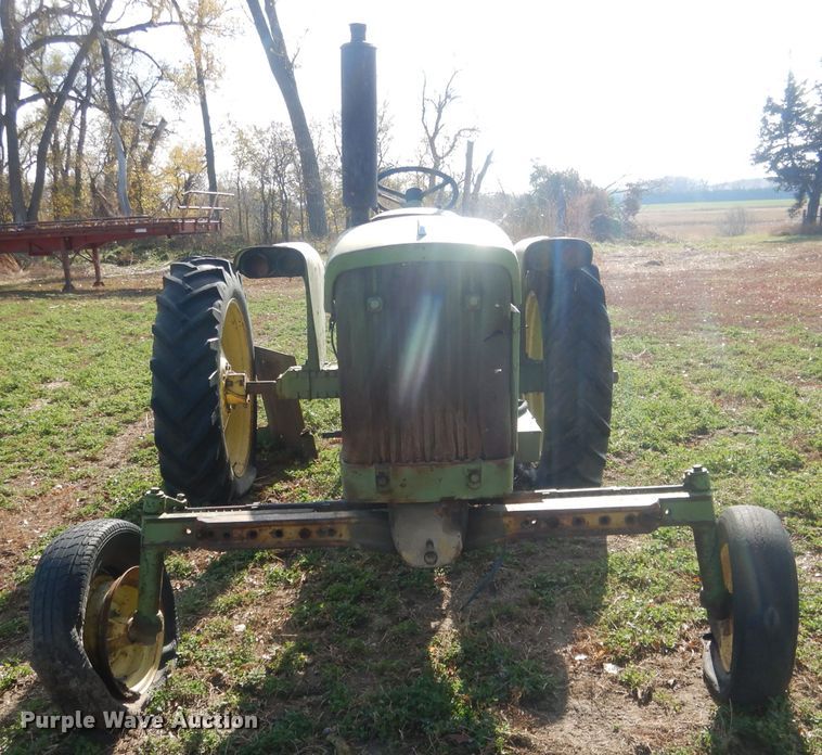 image for item HU9324 1961 John Deere 2010  tractor