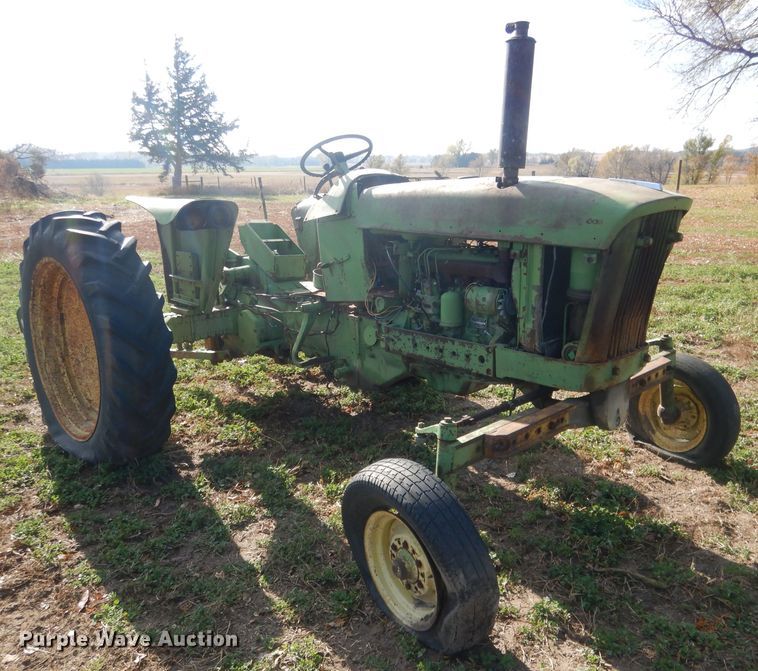image for item HU9324 1961 John Deere 2010  tractor