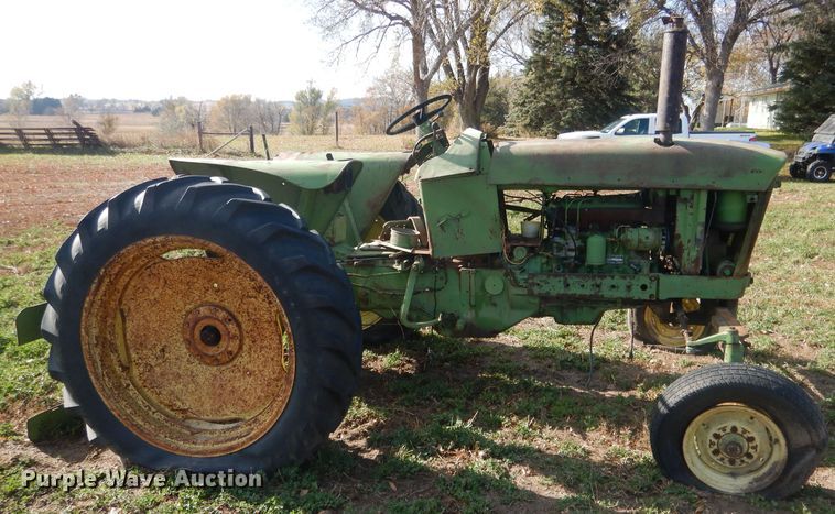 image for item HU9324 1961 John Deere 2010  tractor