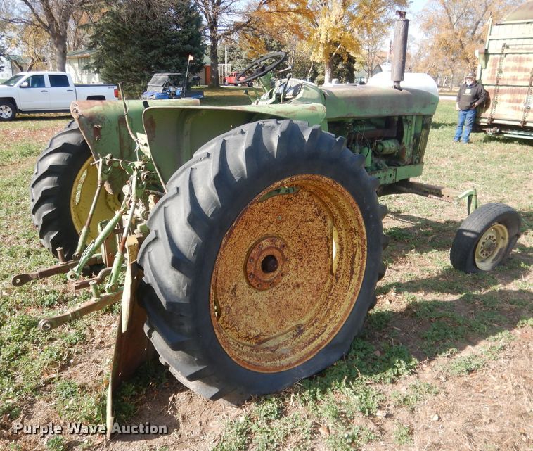 image for item HU9324 1961 John Deere 2010  tractor