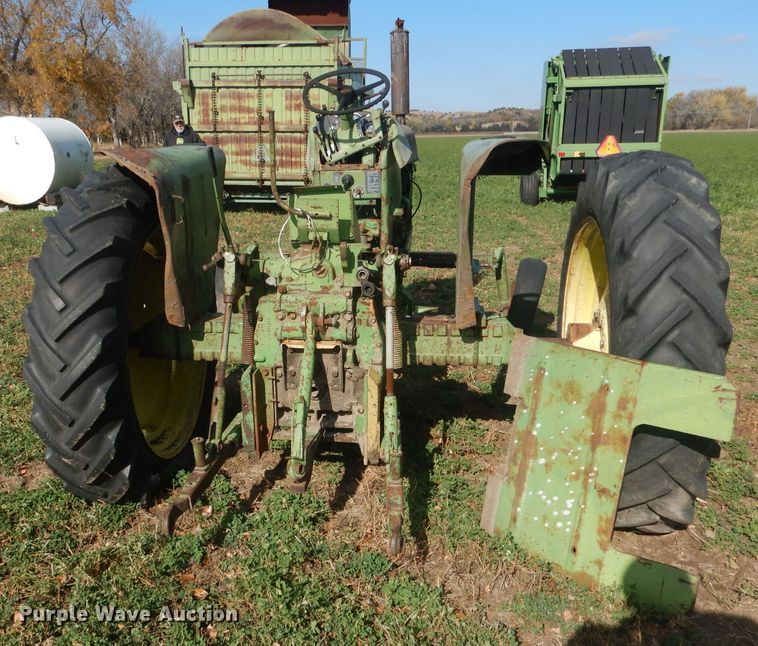 image for item HU9324 1961 John Deere 2010  tractor
