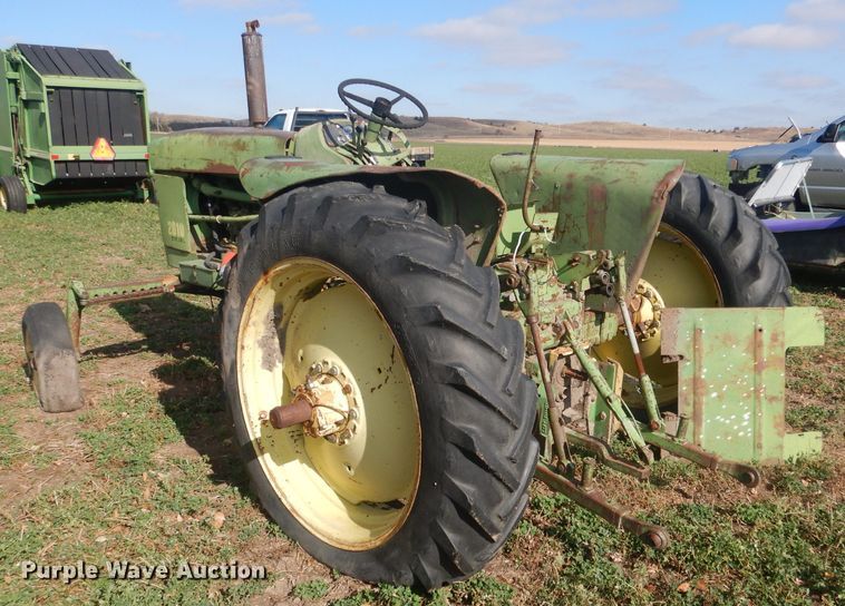 image for item HU9324 1961 John Deere 2010  tractor