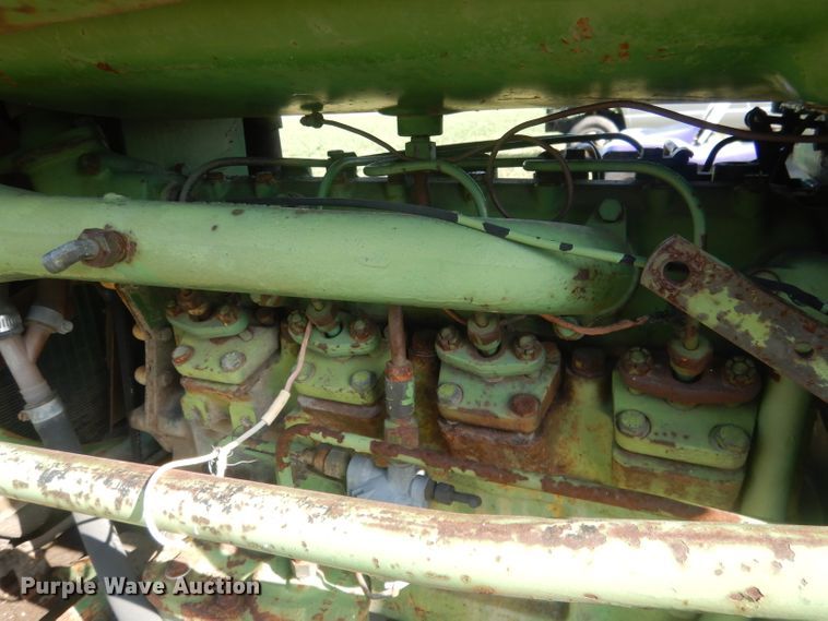 image for item HU9324 1961 John Deere 2010  tractor