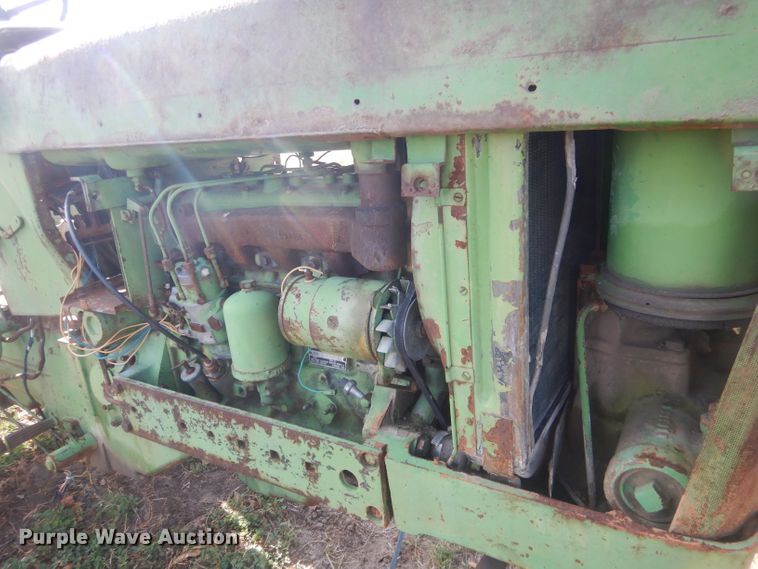 image for item HU9324 1961 John Deere 2010  tractor