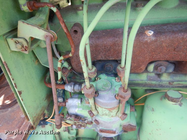 image for item HU9324 1961 John Deere 2010  tractor