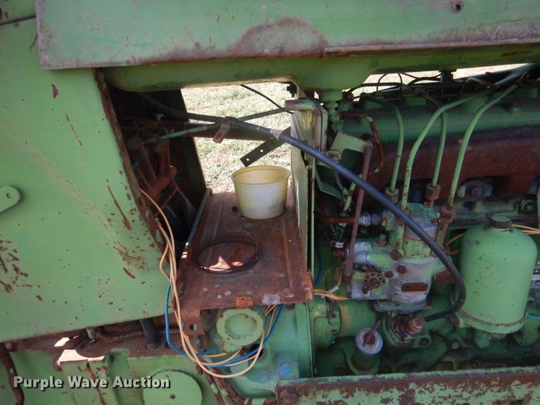 image for item HU9324 1961 John Deere 2010  tractor