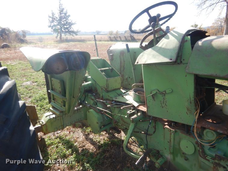 image for item HU9324 1961 John Deere 2010  tractor