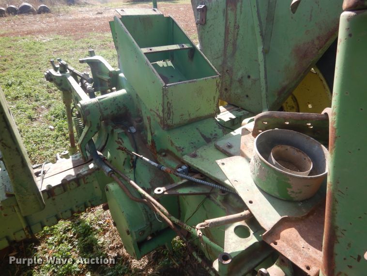 image for item HU9324 1961 John Deere 2010  tractor