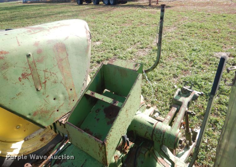 image for item HU9324 1961 John Deere 2010  tractor