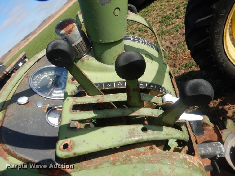 image for item HU9324 1961 John Deere 2010  tractor