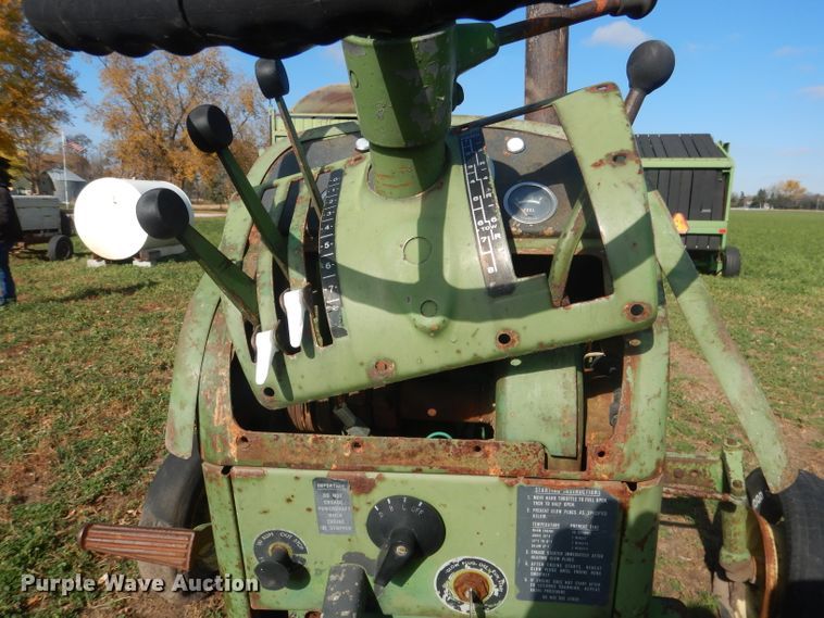 image for item HU9324 1961 John Deere 2010  tractor