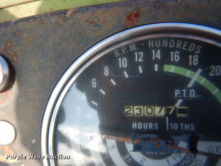 image for item HU9324 1961 John Deere 2010  tractor