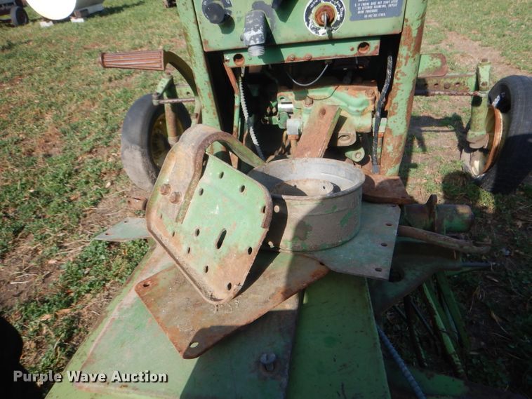 image for item HU9324 1961 John Deere 2010  tractor