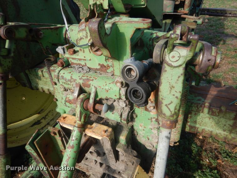 image for item HU9324 1961 John Deere 2010  tractor