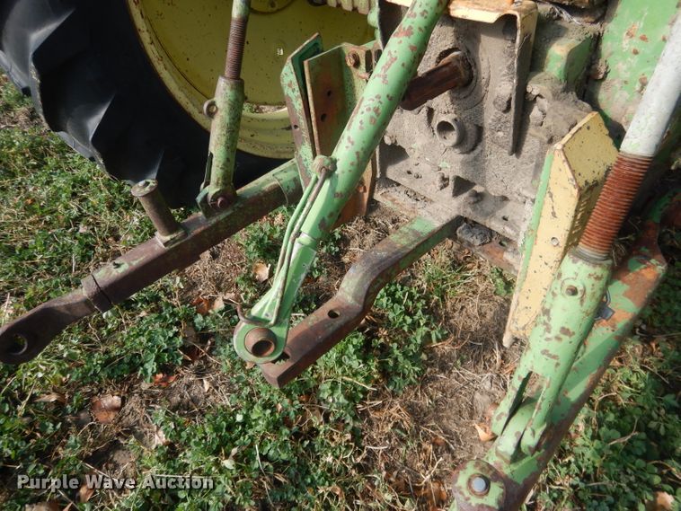 image for item HU9324 1961 John Deere 2010  tractor