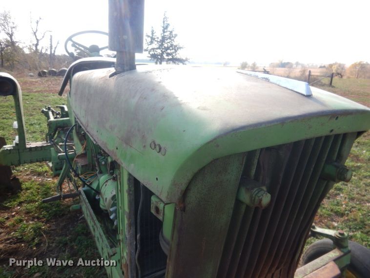 image for item HU9324 1961 John Deere 2010  tractor