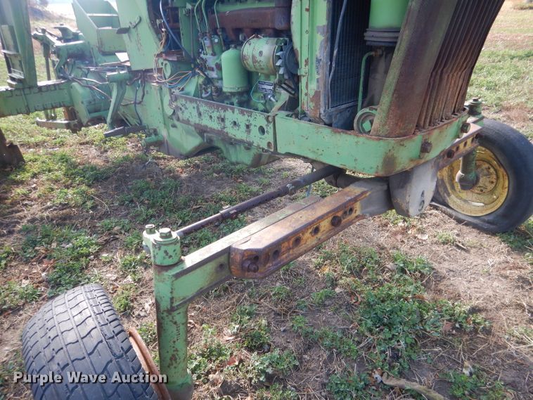 image for item HU9324 1961 John Deere 2010  tractor