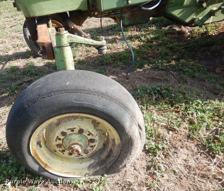 image for item HU9324 1961 John Deere 2010  tractor