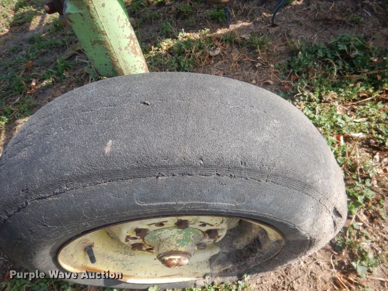 image for item HU9324 1961 John Deere 2010  tractor