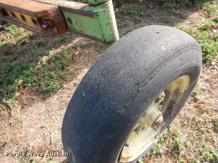 image for item HU9324 1961 John Deere 2010  tractor