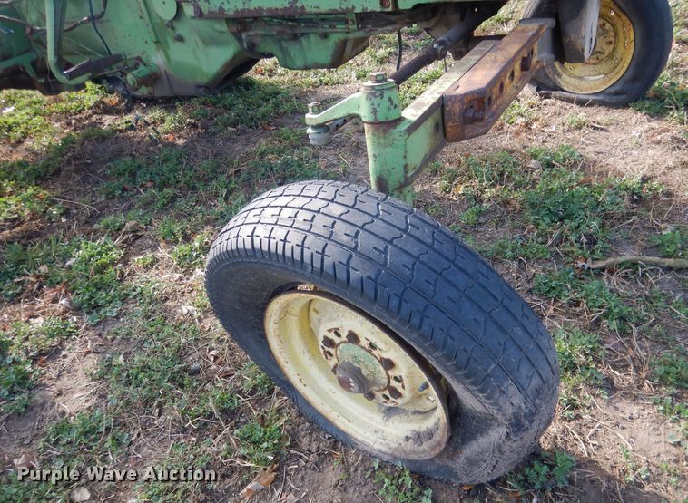 image for item HU9324 1961 John Deere 2010  tractor