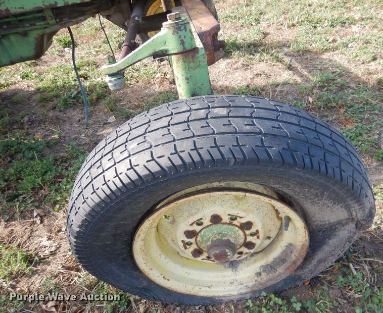 image for item HU9324 1961 John Deere 2010  tractor