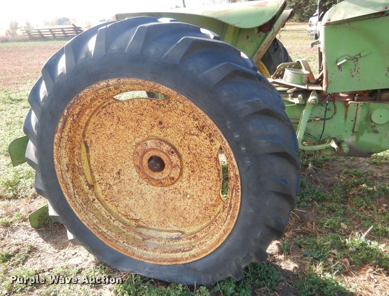 image for item HU9324 1961 John Deere 2010  tractor