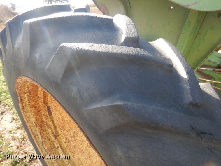 image for item HU9324 1961 John Deere 2010  tractor