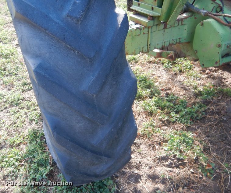 image for item HU9324 1961 John Deere 2010  tractor