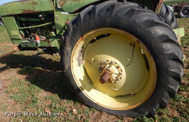 image for item HU9324 1961 John Deere 2010  tractor