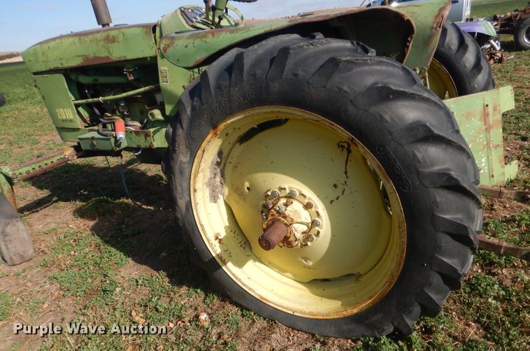 image for item HU9324 1961 John Deere 2010  tractor