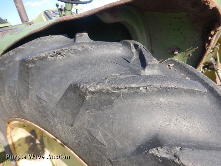 image for item HU9324 1961 John Deere 2010  tractor