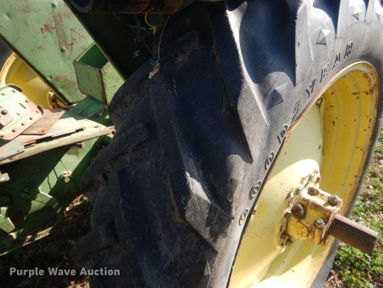 image for item HU9324 1961 John Deere 2010  tractor