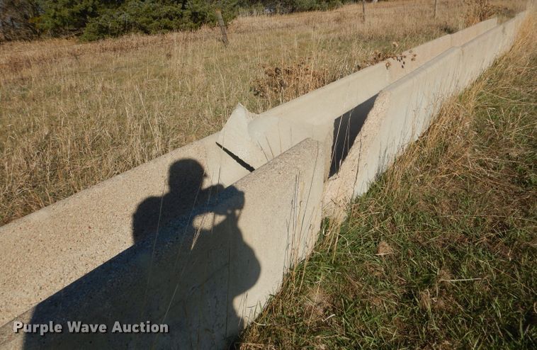 image for item HU9331 (14) concrete feed bunks