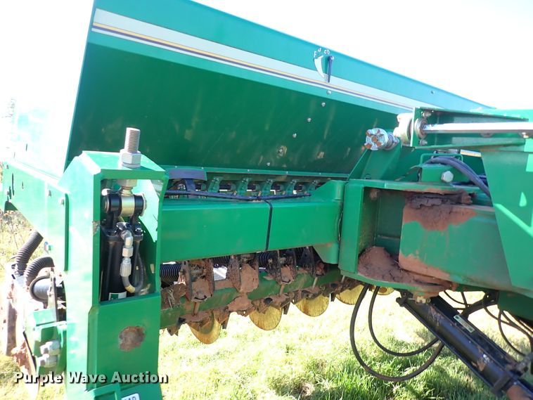 image for item IC9613 2011 Great Plains 3S-3000  grain drill