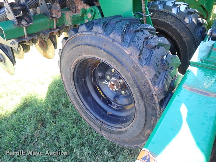 image for item IC9613 2011 Great Plains 3S-3000  grain drill