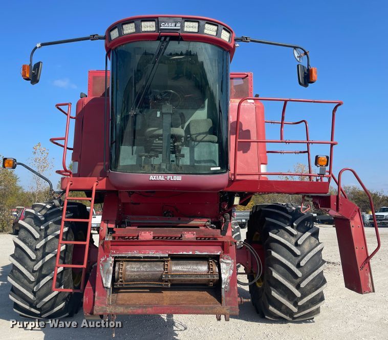 image for item ID9536 1998 Case IH 2388  combine