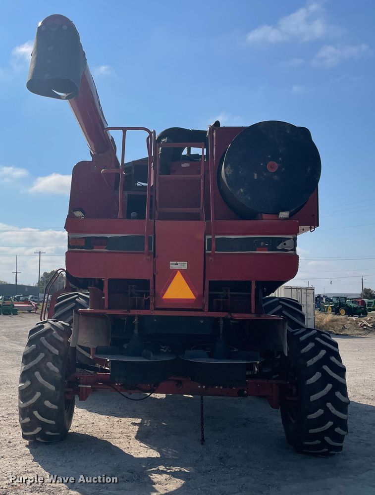 image for item ID9536 1998 Case IH 2388  combine