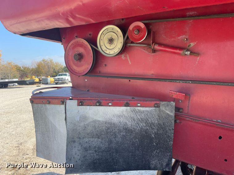 image for item ID9536 1998 Case IH 2388  combine