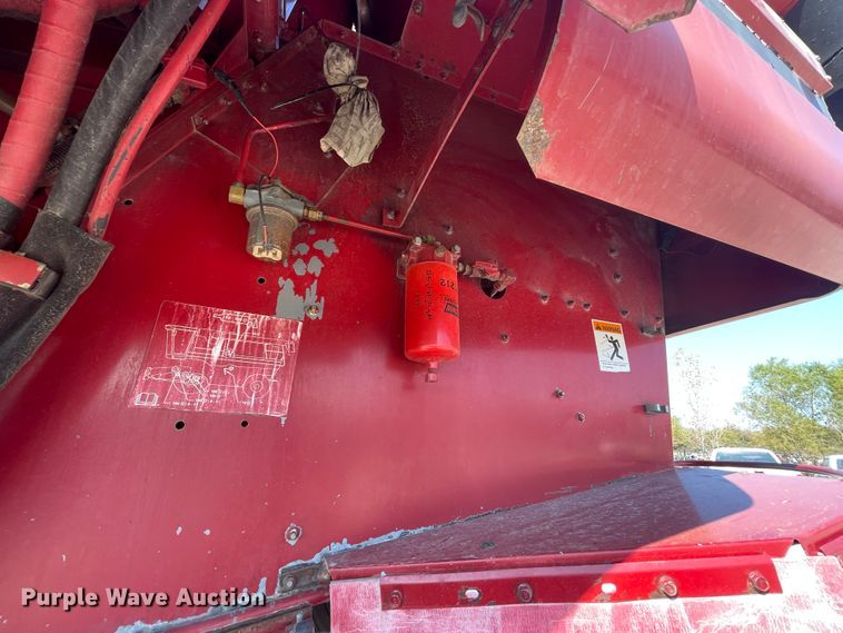 image for item ID9536 1998 Case IH 2388  combine